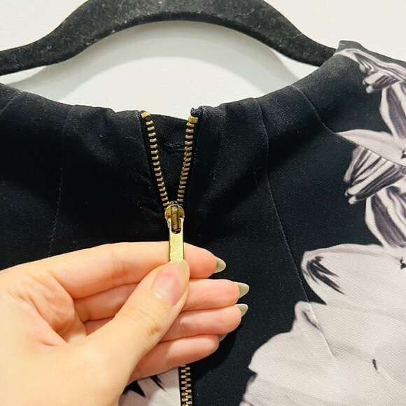 H&M Floral Sleeveless Pleated V Neck Midi Sheath Dress | office Business Casual - Picture 8 of 10